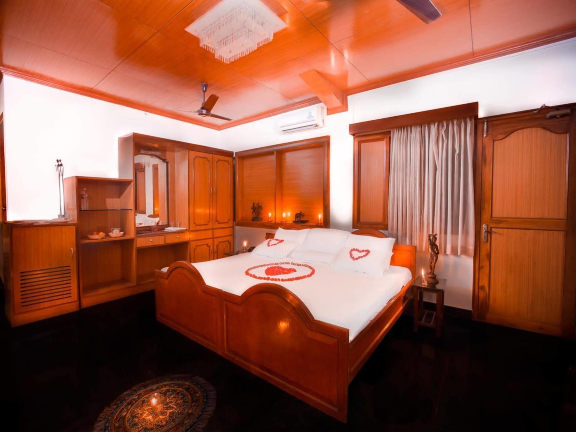 Sea Breeze Beach Resort Mahabalipuram Exterior photo